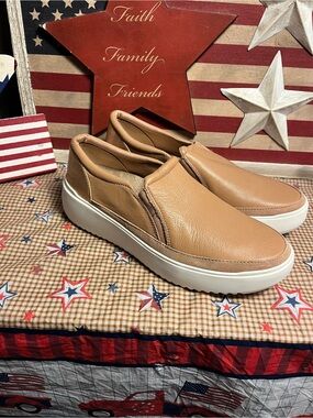 Vionic Women's Kearny Loafer Macaroon Brown Leather 9.5